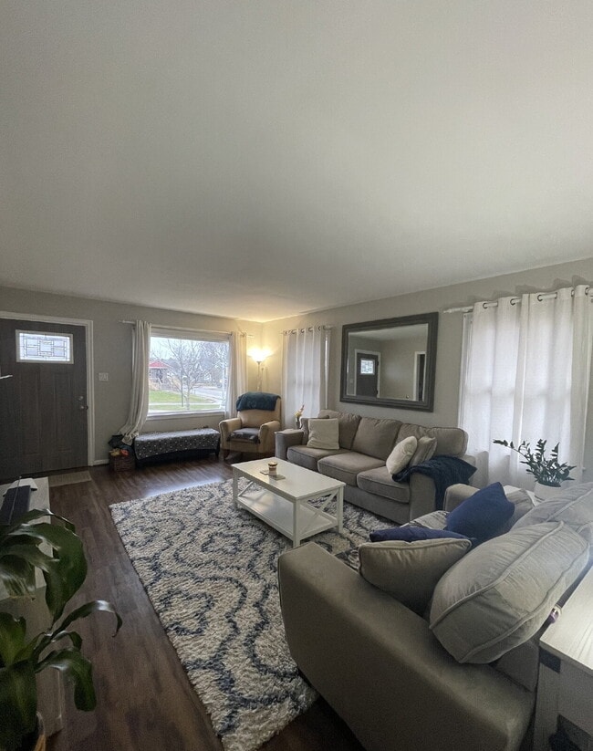 Photo - 924 Main St Apartment