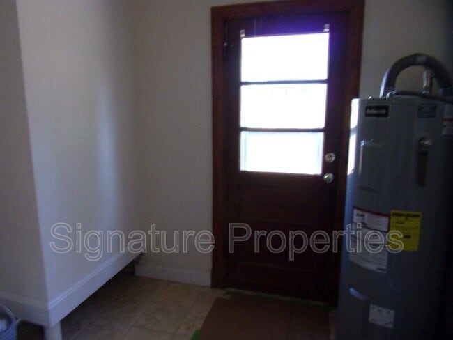 Foto del edificio - 8329 Meadowbridge Rd