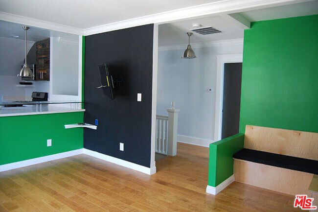 Foto del edificio - 1238 W 30th St