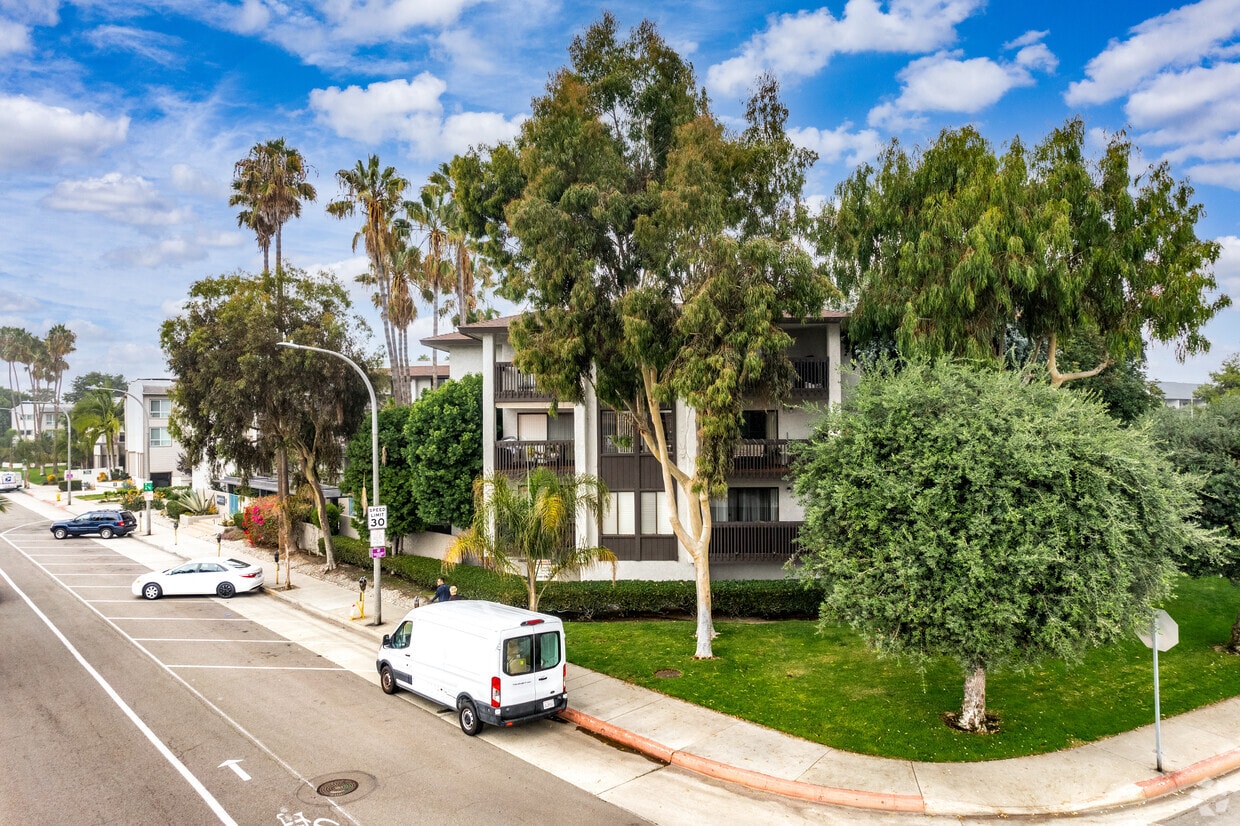 Exterior - 447 Herondo St