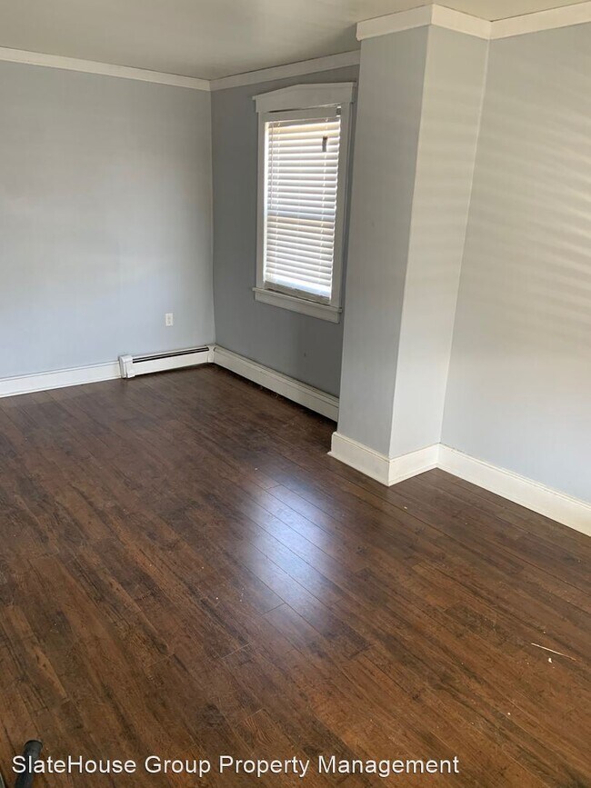 Building Photo - 3 br, 1.5 bath House - 11 W Slokom Ave