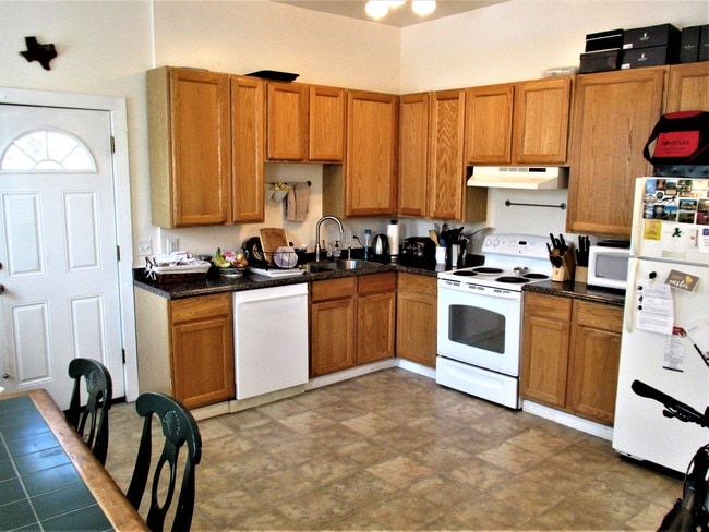 Large Kitchen - 801 Wythe St