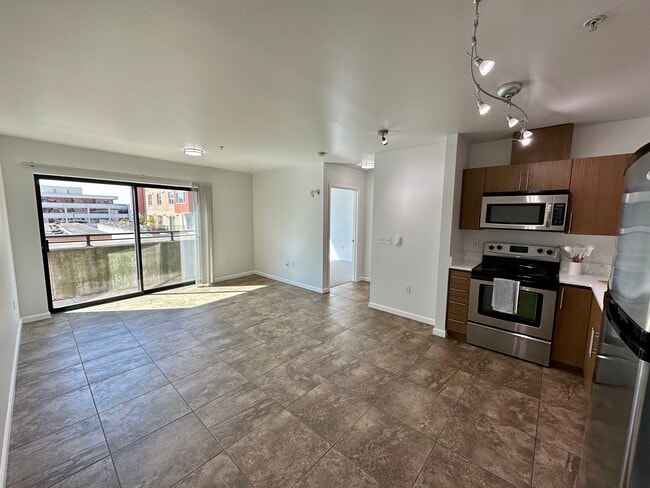 Building Photo - View 222