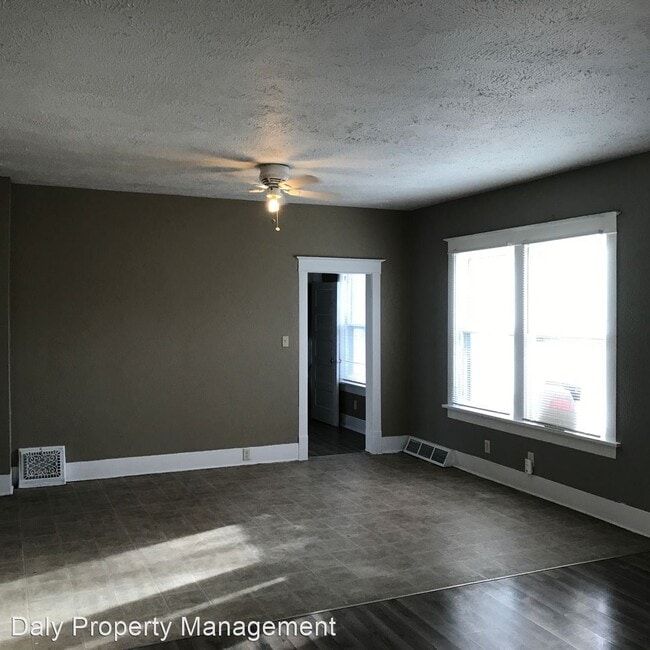 Building Photo - 2 br, 1 bath House - 505 E 1st St