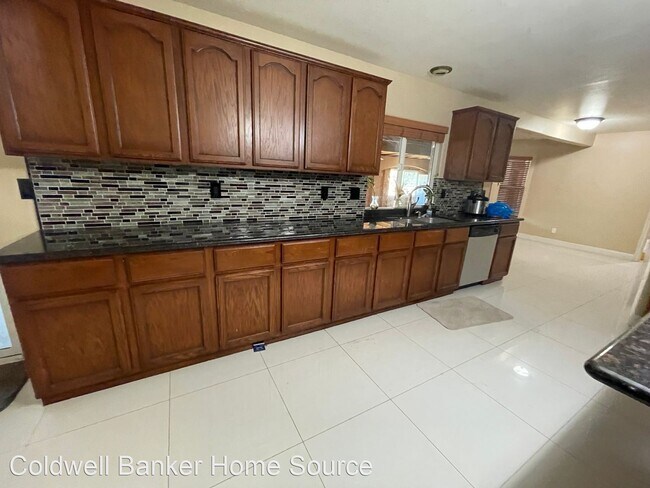 Building Photo - 4 br, 4 bath House - 13575 Jenny St.