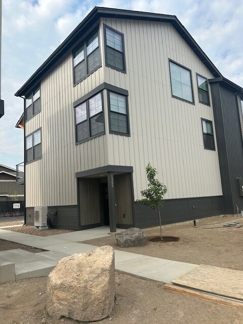 Foto del edificio - 1370 SW Obsidian Ave