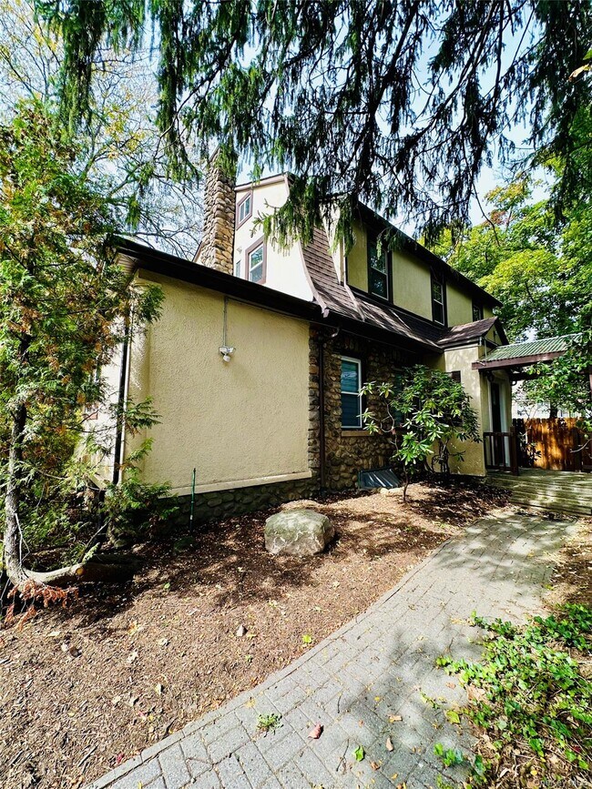 Foto del edificio - 283 N Middletown Rd