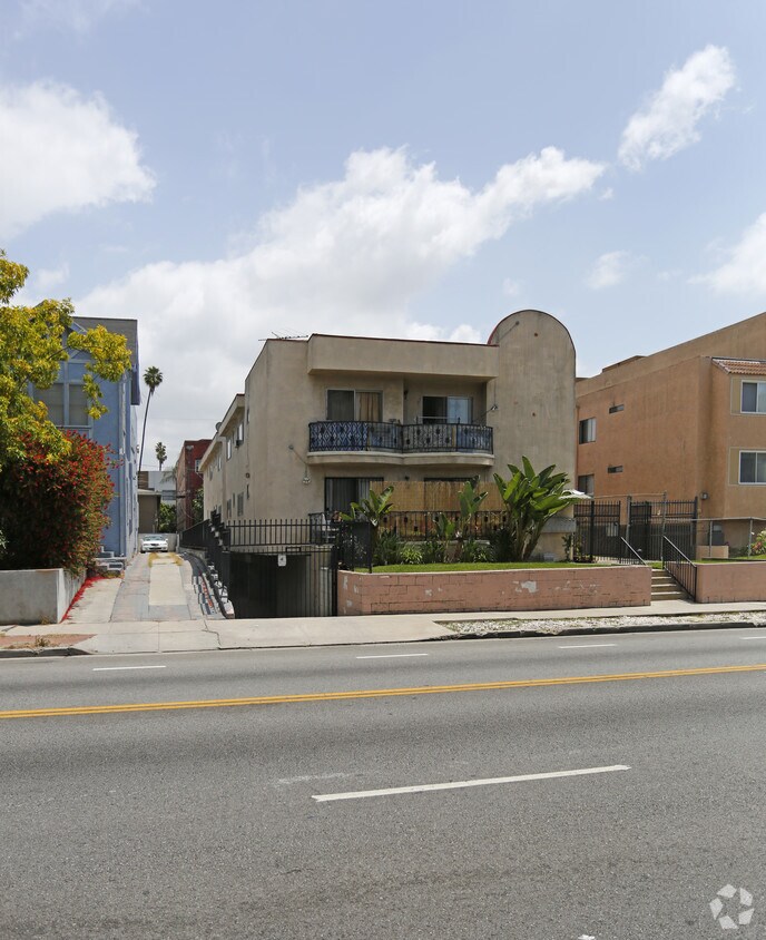 Building Photo - 340 S Wilton Pl