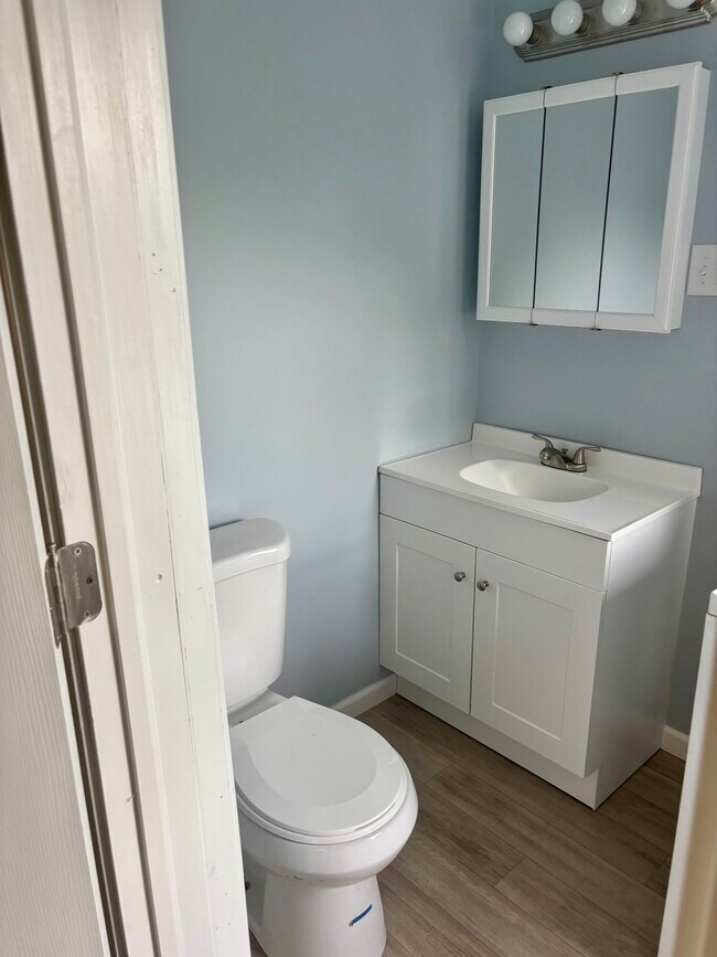 Building Photo - 192 Front St