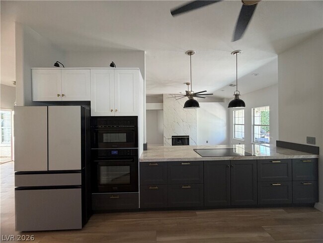 Foto del edificio - 5004 Elm Grove Dr