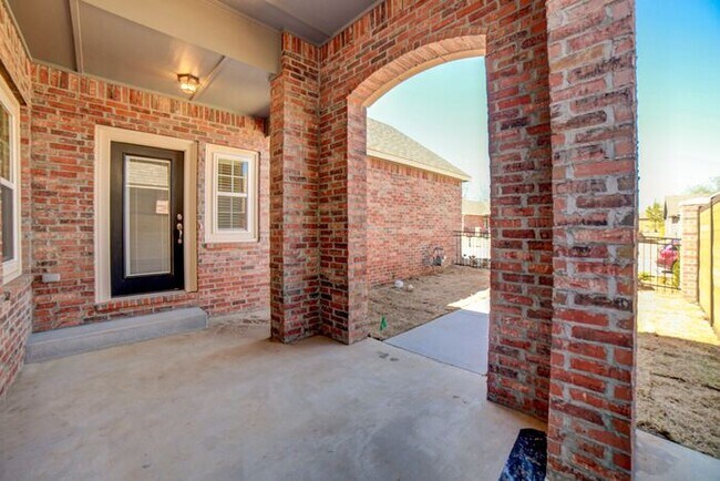 Foto del edificio - 3/2/2 Luxury Patio Home! Lawn Care Included!