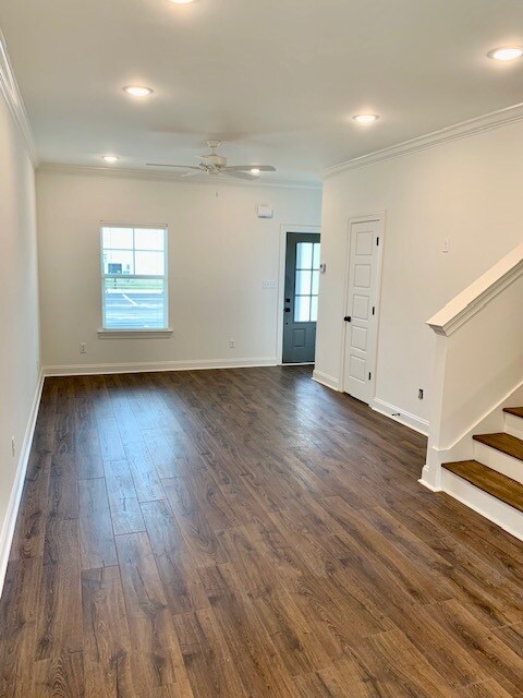 Foto del edificio - 504 Meadow Ln