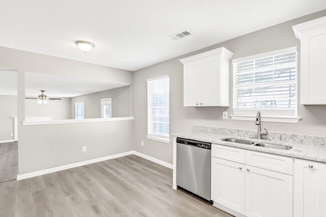 Building Photo - 2876 Oakvale Falls Dr