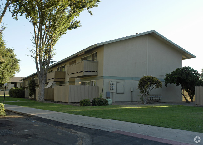 5770 E Kings Canyon Rd Building Photo - The Greenery Apartments