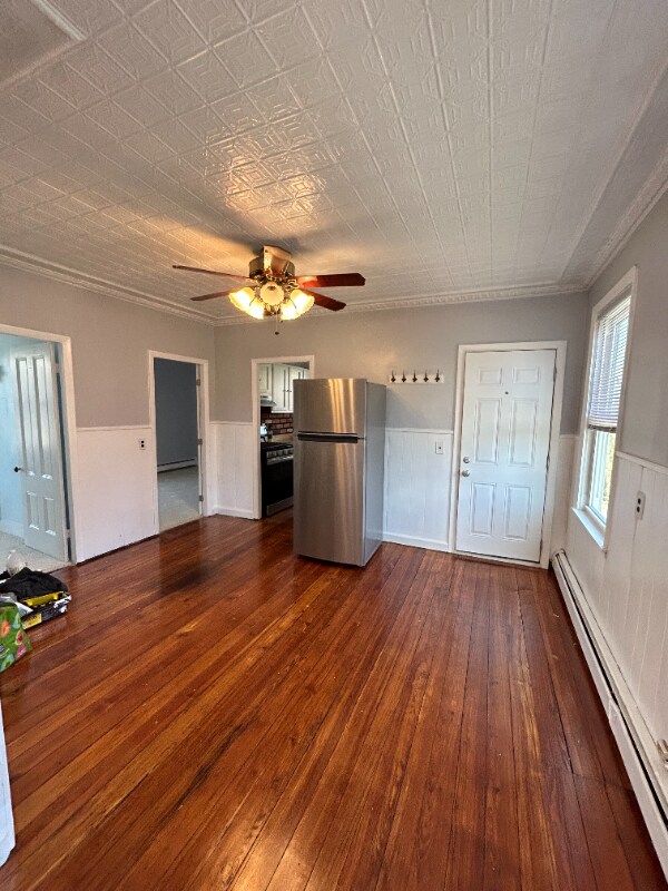 Primary Photo - 121 Grove St
