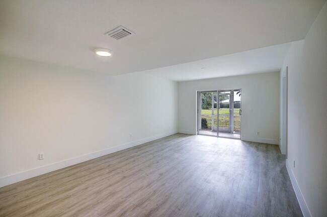 Foto del edificio - 18081 SE Country Club Dr