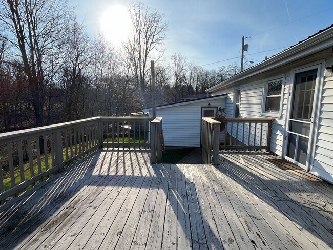 Building Photo - Beautiful Three Bedroom Home