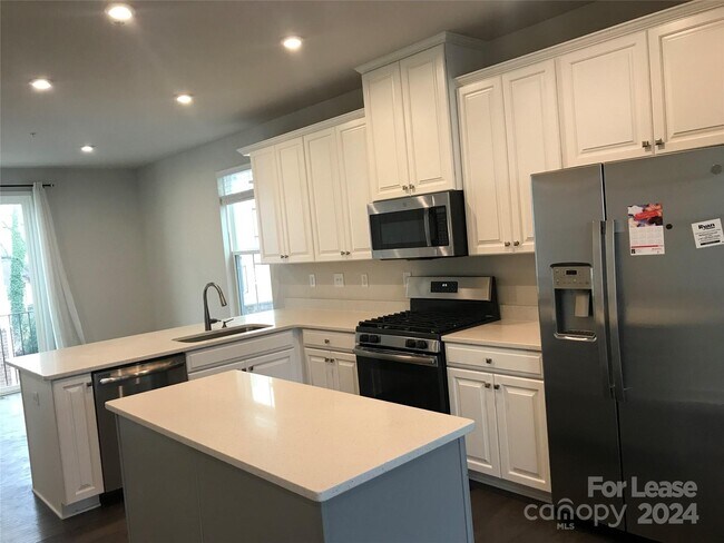Foto del edificio - 417 E 16th St