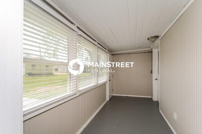 Building Photo - 4 Bedroom Pet-Friendly Home in CRYSTAL CITY, MO with Main Street Renewal