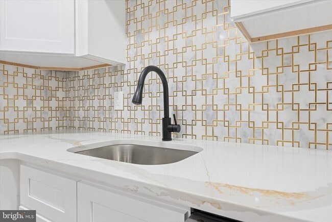 Building Photo - 417 W Elm St