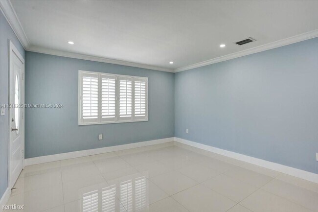 Building Photo - 3 br, 3 bath House - 1747 SW 21st St # 0