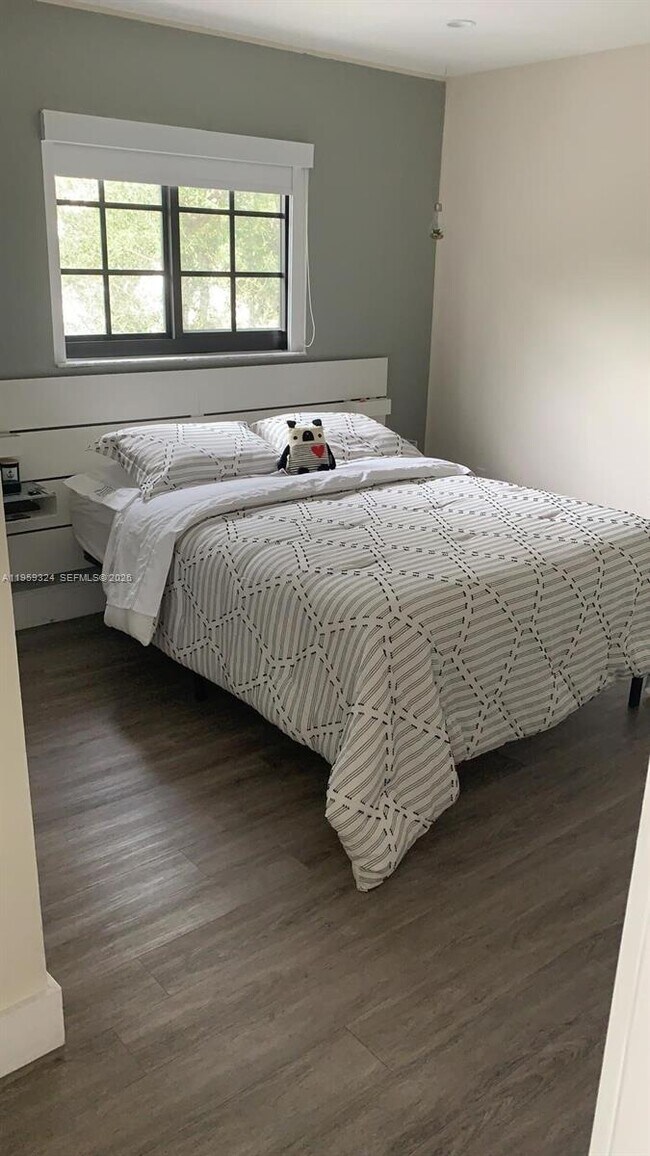 Foto del edificio - 3538 SW 17th St