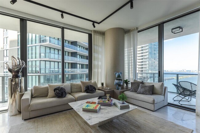 Foto del edificio - 480 NE 31st St