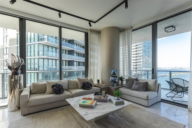 Building Photo - 480 NE 31st St