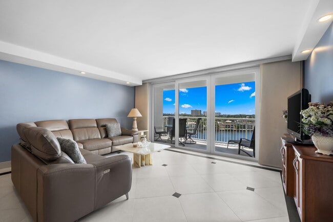 Building Photo - 511 Bayshore Dr