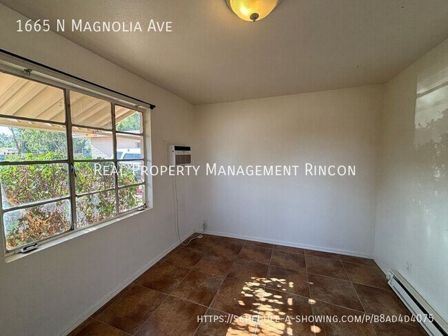 Foto del edificio - 1665 N Magnolia Ave