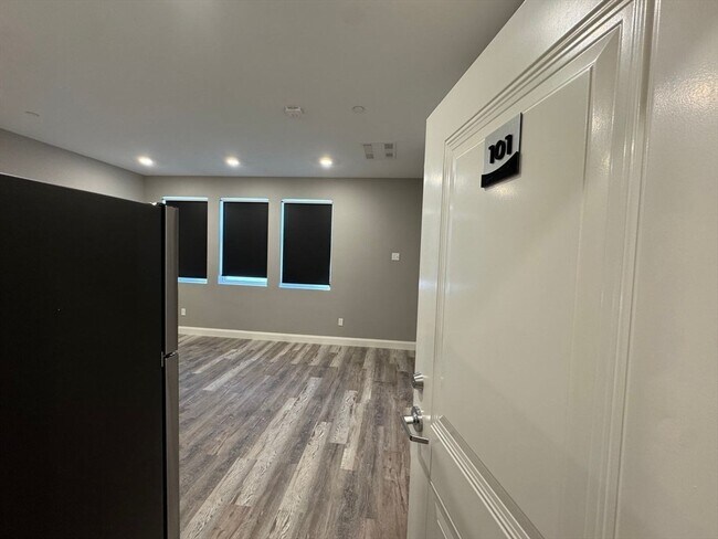 Foto del edificio - 1473 N Shore Rd