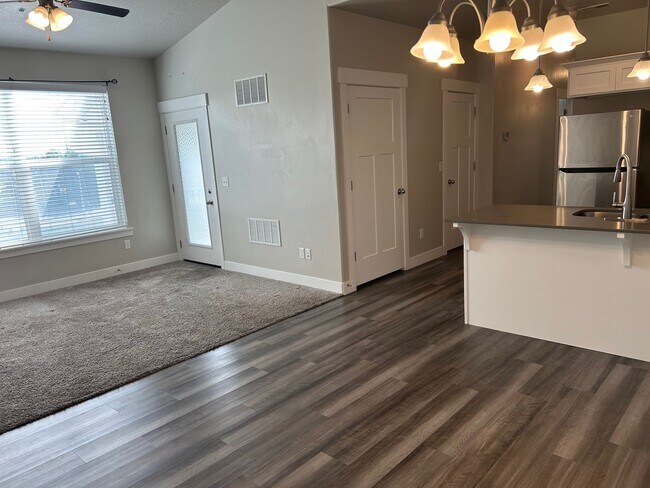Building Photo - `1747 N Exchange Park Rd #Z-304
