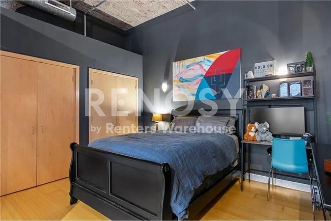 Building Photo - Downtown Luxury Condo Available!