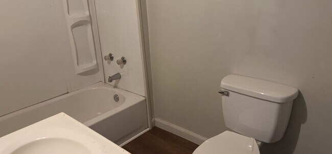 Foto del edificio - 3 bedroom 2 bath house