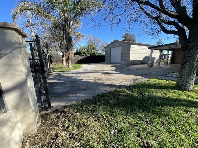 Foto del edificio - 8302 Bailey Rd