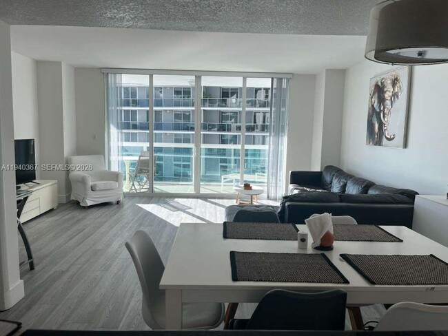 Building Photo - 1800 N Bayshore Dr