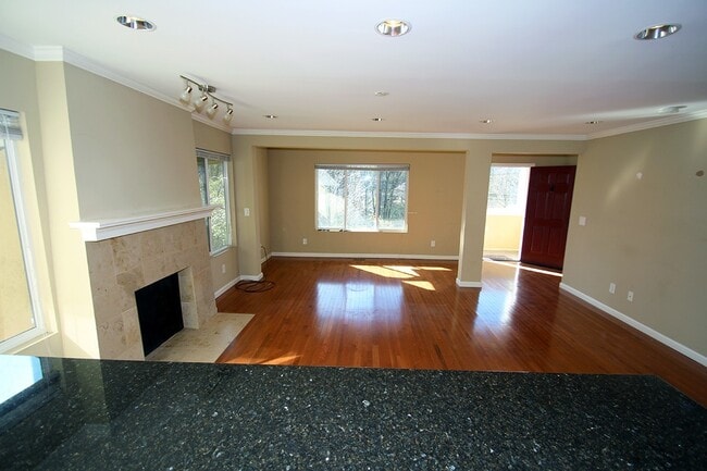 Building Photo - CHARMING 3 BED, 2 BATH SF HOME FOR RENT IN BOTHELL