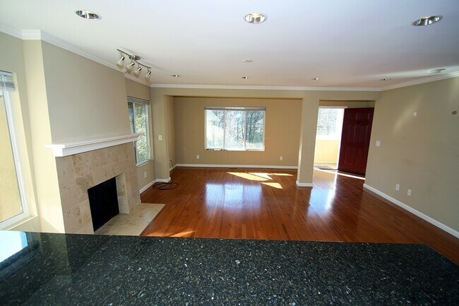 Foto del edificio - CHARMING 3 BED, 2 BATH SF HOME FOR RENT IN...