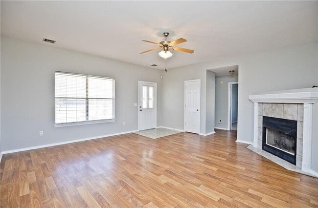 Building Photo - ***520 Walker Street***