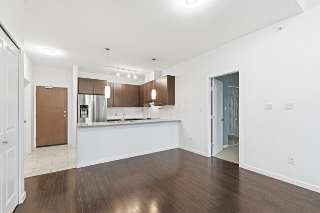 Photo du bâtiment - 15388-15101 101 Ave