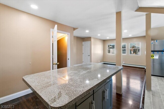 Foto del edificio - 108 Goldsmith Ave