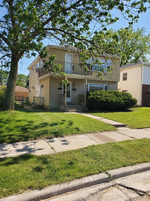 8907 W Hampton Ave Unit 8909 - UPPER, Milwaukee, WI 53225 - Room for ...