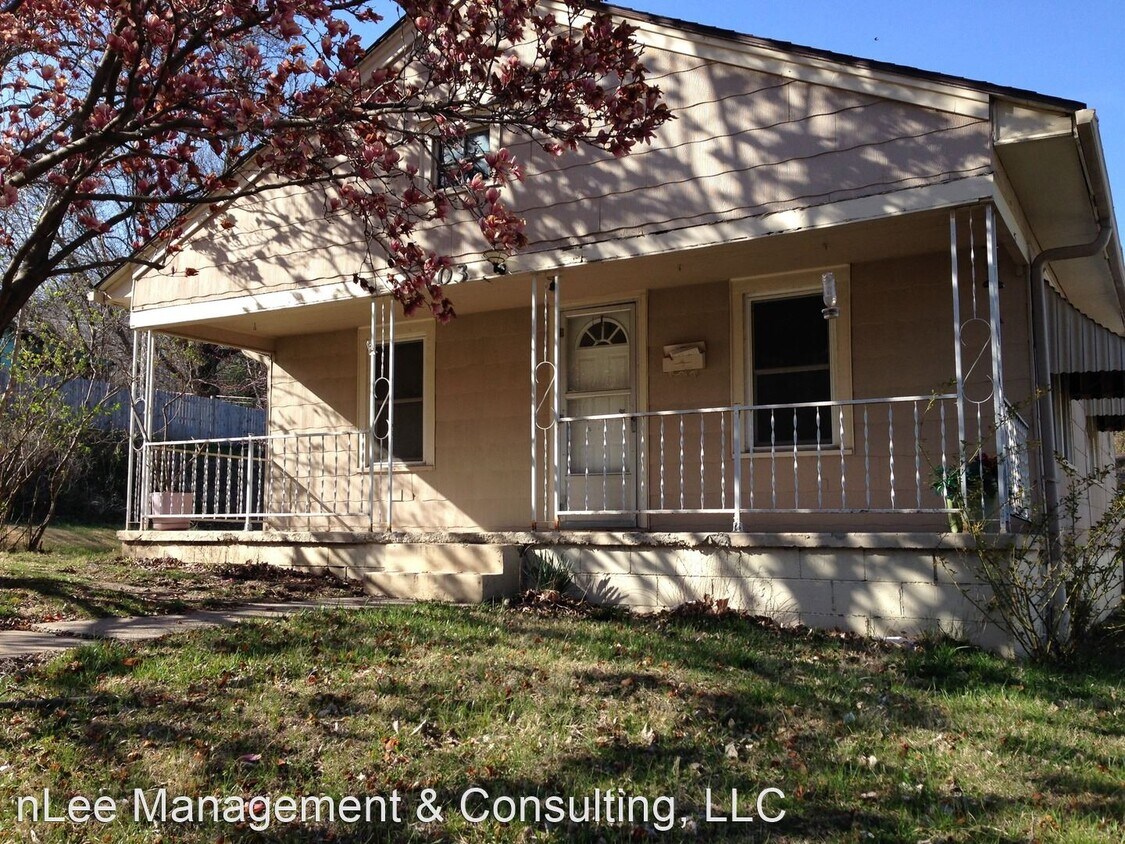 2 br, 1 bath House 703 Green House Rental in Saint Joseph, MO