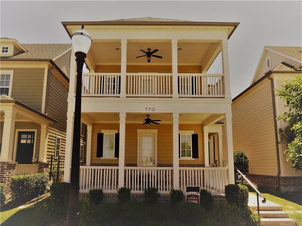 Primary Photo - 770 E Main St