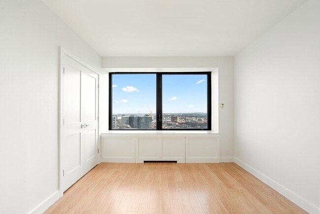 Building Photo - 85 E India Row