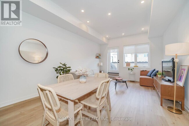 Photo du bâtiment - 3686-3686 St Clair Ave E