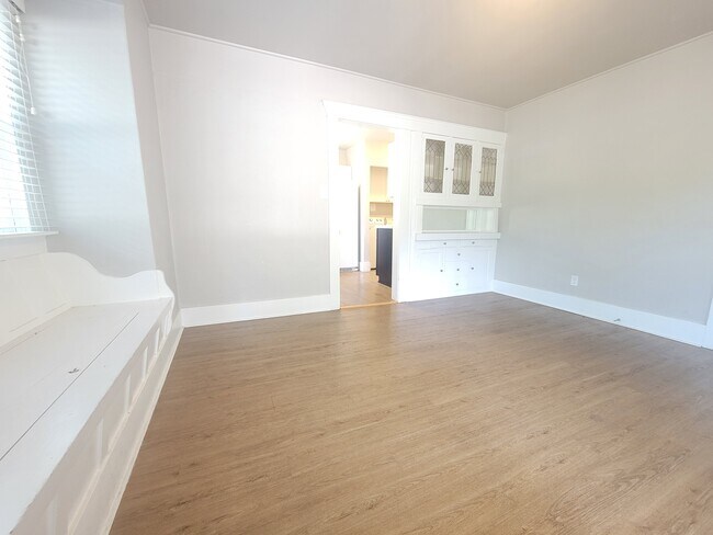 Building Photo - 971 Siskiyou Blvd