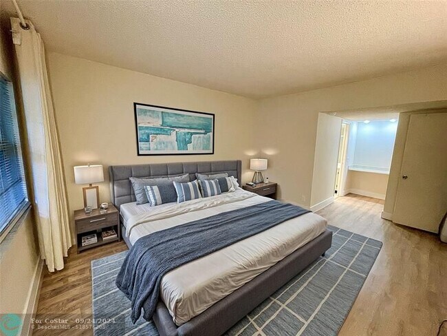 Foto del edificio - 802 Cypress Grove Ln