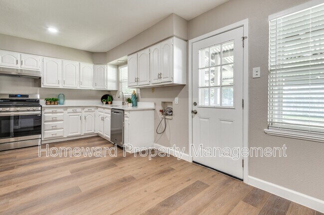 Foto del edificio - 1819 Dory Ln