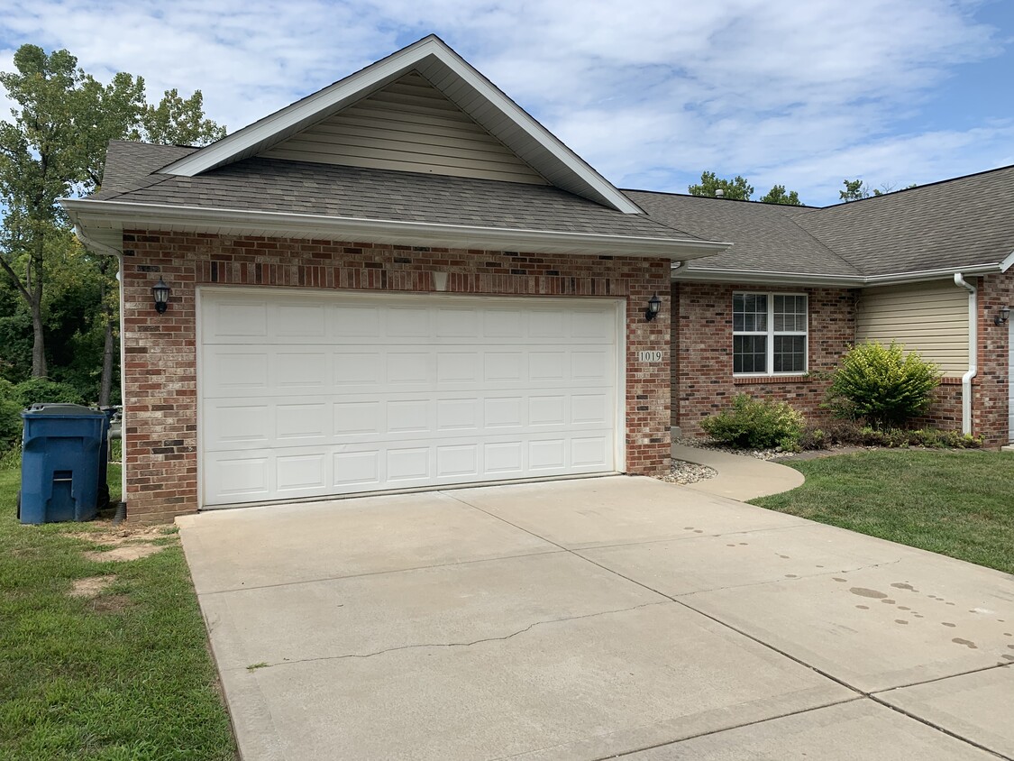 1019 Notting Hill Ct, Collinsville, IL 62234 Townhome Rentals in